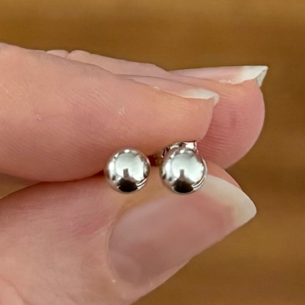 14k White Gold 5mm Ball Stud Earrings - New, Never Worn